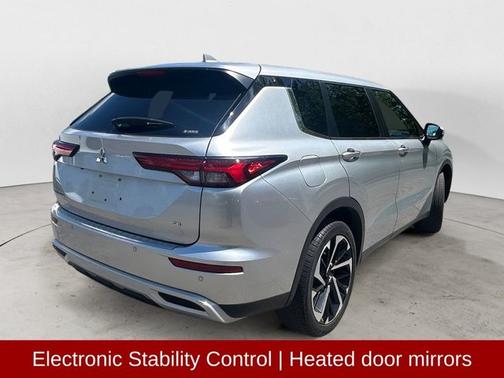 Silver 2022 Mitsubishi Outlander SE