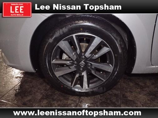 Photo 2 of 20 of 2021 Nissan Versa SV