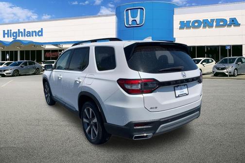 Platinum White 2023 Honda Pilot Touring 8-Passenger
