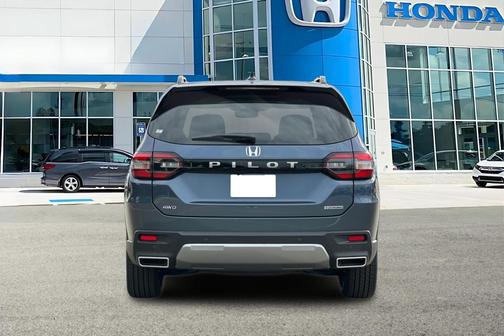 Smoke 2026 Honda Pilot Touring 8-Passenger