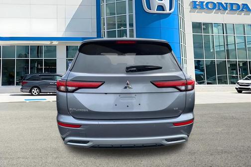Mercury Gray Metallic 2024 Mitsubishi Outlander SE 2.5 S-AWC