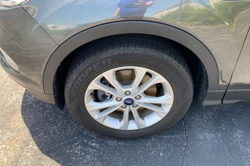 Magnetic 2018 Ford Escape SE