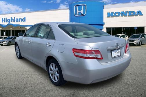 Classic Silver Metallic 2011 Toyota Camry LE