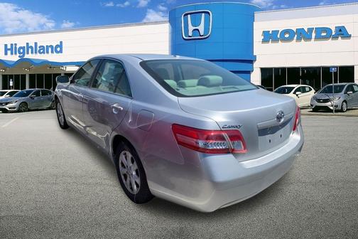 Classic Silver Metallic 2011 Toyota Camry LE