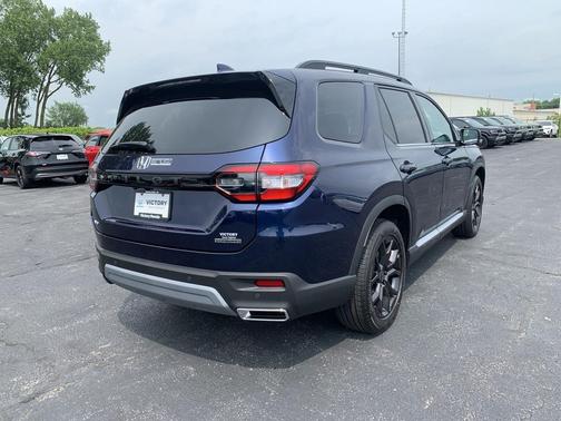 2025 Honda Pilot Touring 8-Passenger