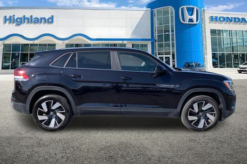 2024 Volkswagen Atlas Cross Sport 2.0T SE w/Technology 4MOTION