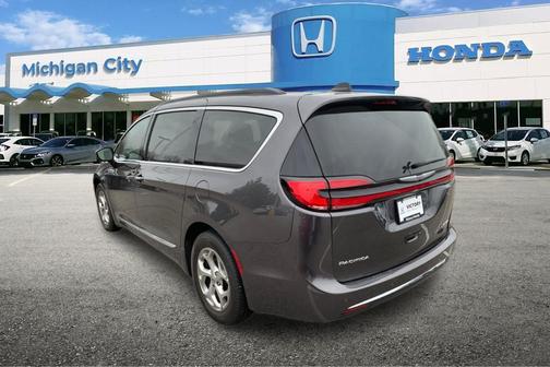 Granite Crystal Metallic Clearcoat 2023 Chrysler Pacifica Limited