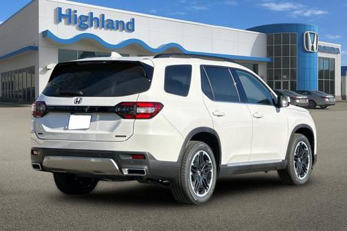 Platinum 2026 Honda Pilot Touring 8-Passenger