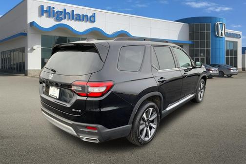 2023 Honda Pilot AWD Elite