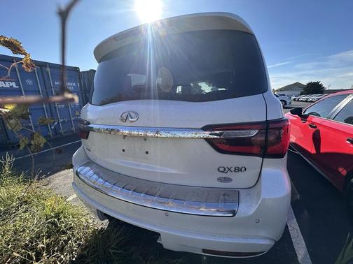 2023 INFINITI QX80 Luxe
