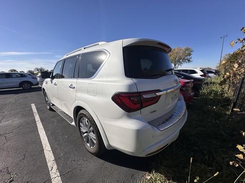 2023 INFINITI QX80 Luxe