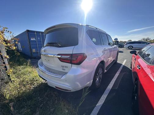 2023 INFINITI QX80 Luxe
