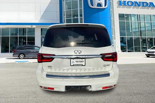 2023 INFINITI QX80 Luxe