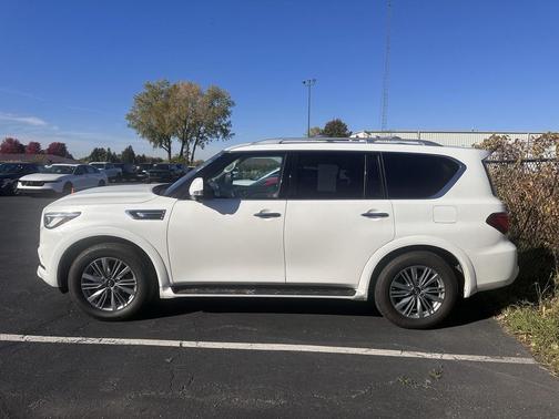2023 INFINITI QX80 Luxe