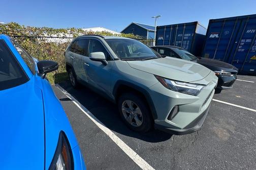 2022 Toyota RAV4 Hybrid XLE