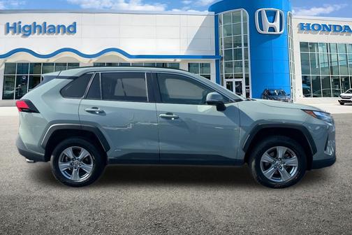 2022 Toyota RAV4 Hybrid XLE