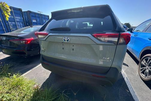 2022 Toyota RAV4 Hybrid XLE