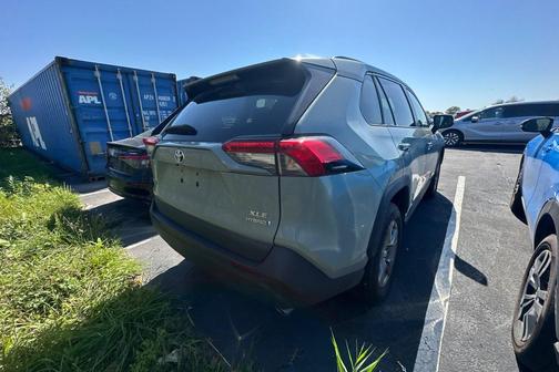 2022 Toyota RAV4 Hybrid XLE