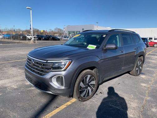 Platinum Gray Metallic 2025 Volkswagen Atlas 2.0T SE w/Technology 4MOTION