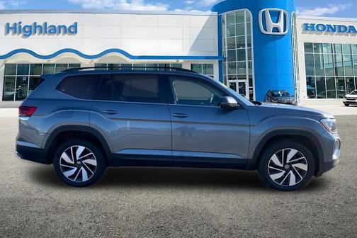 Platinum Gray Metallic 2025 Volkswagen Atlas 2.0T SE w/Technology 4MOTION