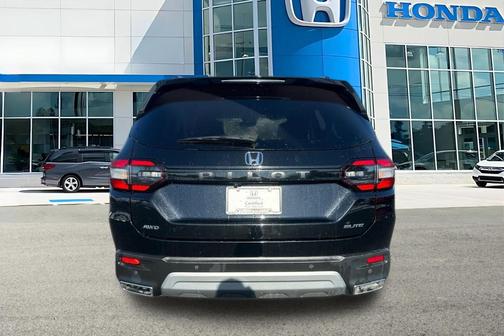 2023 Honda Pilot AWD Elite