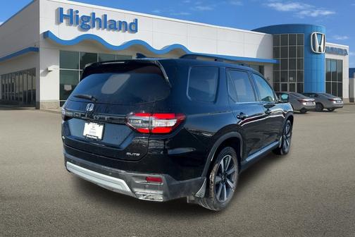 2023 Honda Pilot AWD Elite
