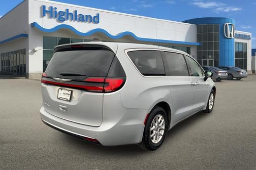 2024 Chrysler Pacifica Touring L
