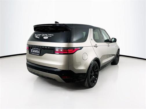 2024 Land Rover Discovery P300 Dynamic SE