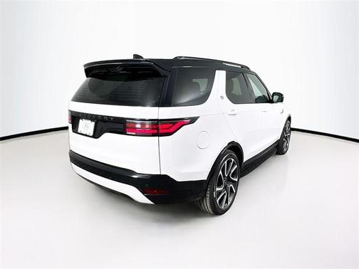 2025 Land Rover Discovery P360 Dynamic SE
