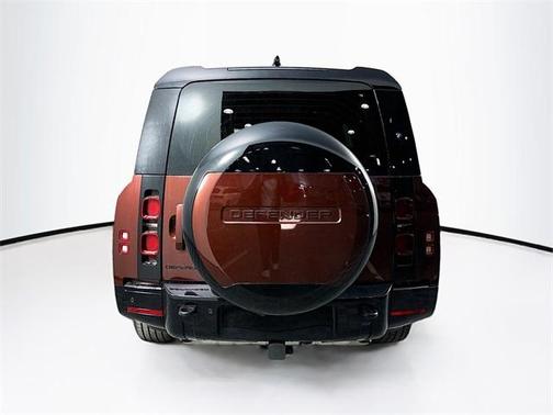 2025 Land Rover Defender P400 X-Dynamic SE