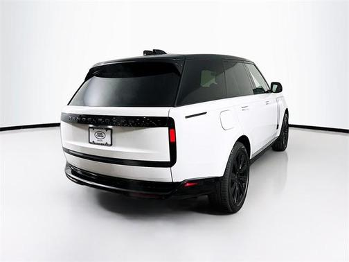 2025 Land Rover Range Rover P550e SE