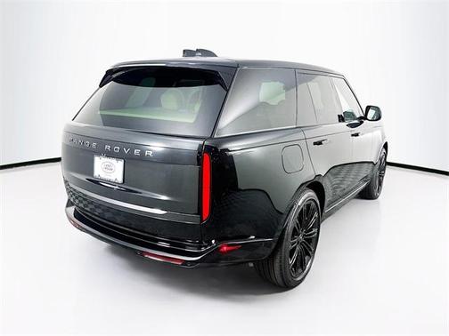 2025 Land Rover Range Rover P530 SE