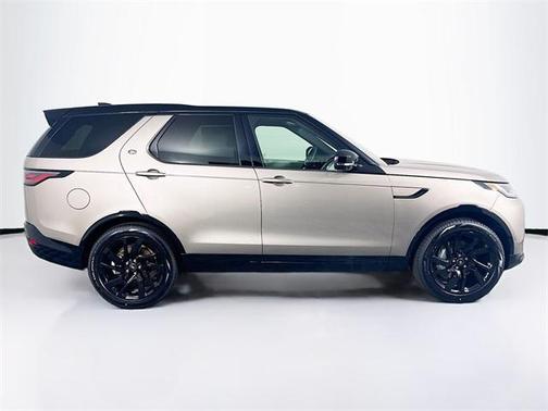 2024 Land Rover Discovery P300 Dynamic SE