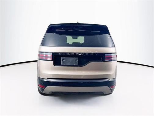 2024 Land Rover Discovery P300 Dynamic SE