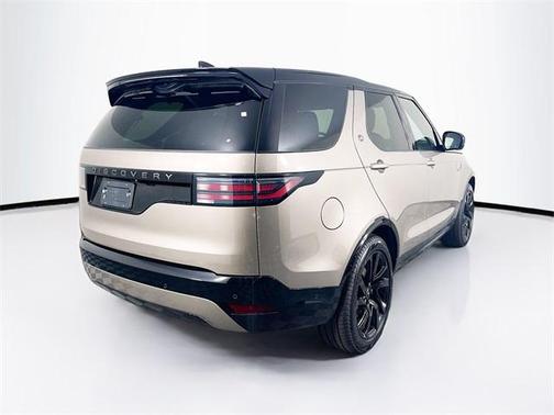 2024 Land Rover Discovery P300 Dynamic SE