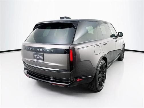2025 Land Rover Range Rover P530 SE 7 Seat