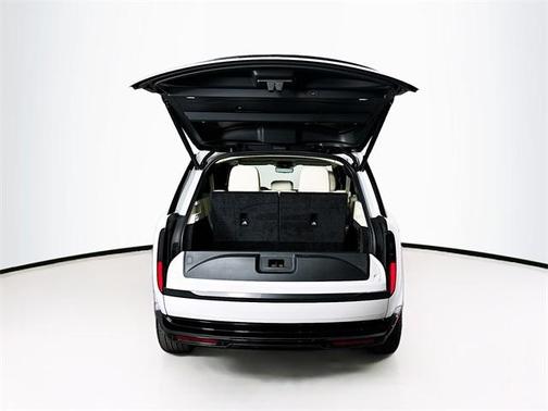 2025 Land Rover Range Rover P530 SE 7 Seat