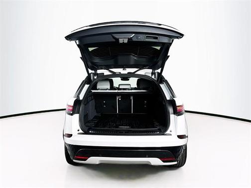 2026 Land Rover Range Rover Velar Dynamic SE