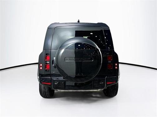 2025 Land Rover Defender P400 X-Dynamic SE