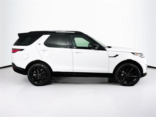 2026 Land Rover Discovery SE