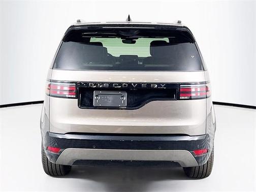 2024 Land Rover Discovery P300 Dynamic SE