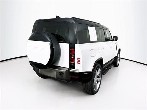 2025 Land Rover Defender P400 X-Dynamic SE