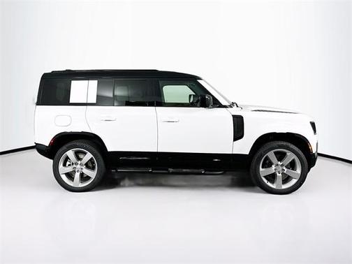 2025 Land Rover Defender P400 X-Dynamic SE