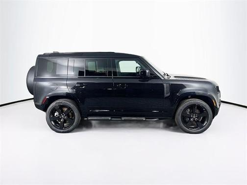 2025 Land Rover Defender P400 X-Dynamic SE