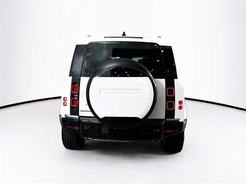 2025 Land Rover Defender P400 X-Dynamic SE