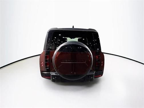 2025 Land Rover Defender P400 X-Dynamic SE