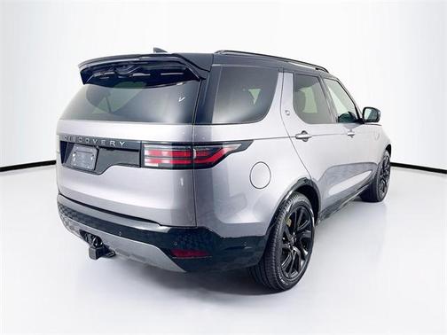 2024 Land Rover Discovery P300 Dynamic SE