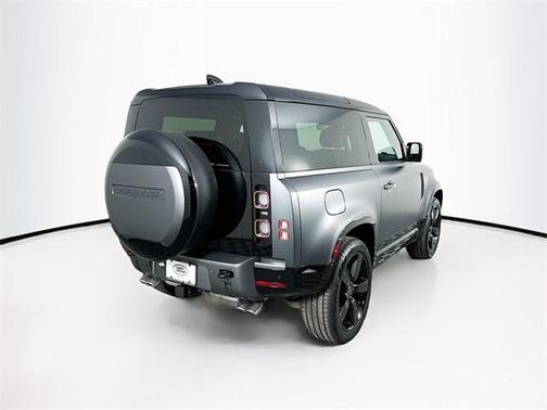 2025 Land Rover Defender 90 V8