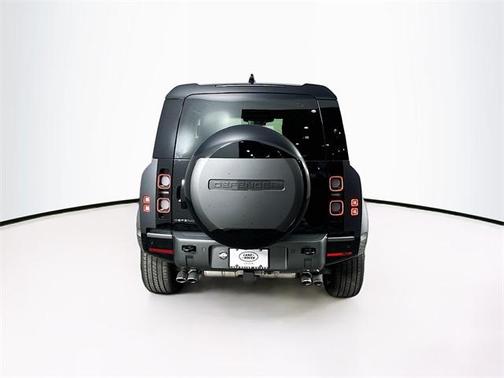 2025 Land Rover Defender 90 V8