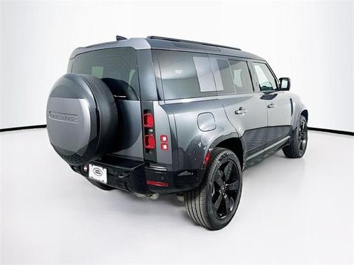 2025 Land Rover Defender P400 X-Dynamic SE